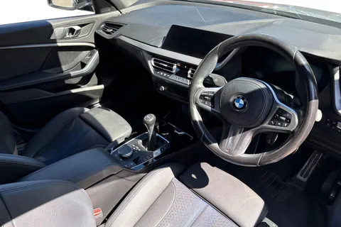 HV71OHX BMW 1 Series 118i [136] M Sport 5dr Thumbnail #8