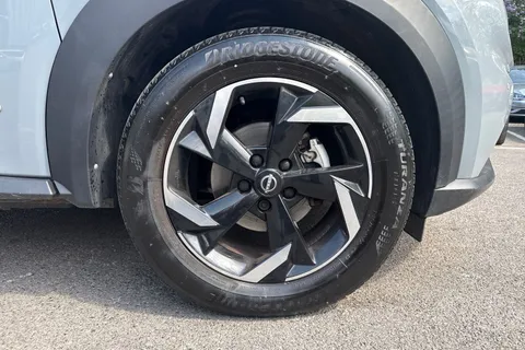 WL72BSU Nissan Juke 1.6 N-Connecta Auto Euro 6 5dr Thumbnail #25