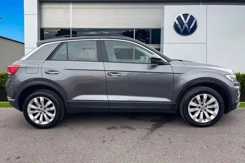 DA18YOT Volkswagen T-Roc 1.5 TSI EVO SE 5dr ⭐1 Year VW Warranty⭐ Thumbnail #4