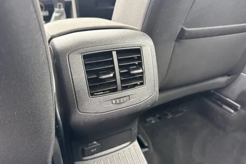 DA18YOT Volkswagen T-Roc 1.5 TSI EVO SE 5dr ⭐1 Year VW Warranty⭐ Thumbnail #37