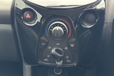 KM66JHV Citroën C1 1.0 VTi Flair ETG5 Euro 6 5dr Thumbnail #23
