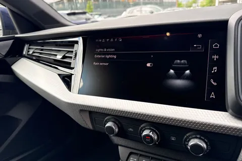DK75UOL Audi A1 S line 30 TFSI 116 PS S tronic Thumbnail #39