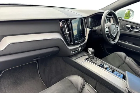 BP68GGJ Volvo Xc60 2.0 T5 R-Design Auto AWD Euro 6 (s/s) 5dr Thumbnail #16