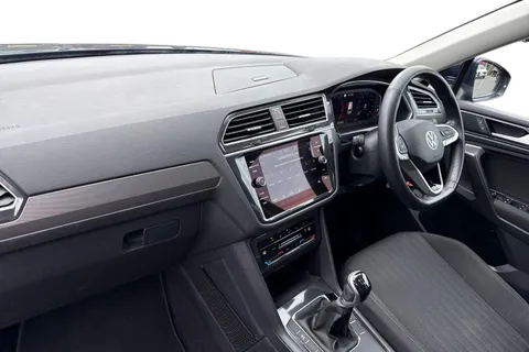 HW72KRJ Volkswagen Tiguan Allspace 1.5 TSI Life Euro 6 (s/s) 5dr Thumbnail #15