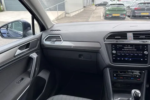 HW72KRJ Volkswagen Tiguan Allspace 1.5 TSI Life Euro 6 (s/s) 5dr Thumbnail #20