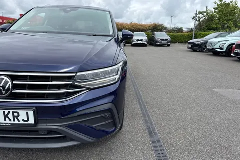 HW72KRJ Volkswagen Tiguan Allspace 1.5 TSI Life Euro 6 (s/s) 5dr Thumbnail #26