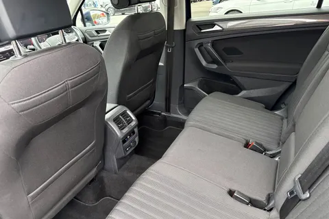 HW72KRJ Volkswagen Tiguan Allspace 1.5 TSI Life Euro 6 (s/s) 5dr Thumbnail #37