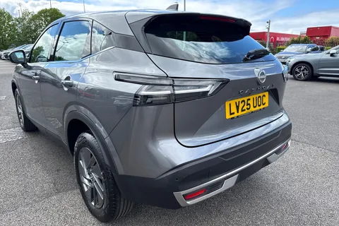 LV25UOC Nissan Qashqai 1.3 DIG-T MHEV Acenta Premium Euro 6 (s/s) 5dr Thumbnail #9