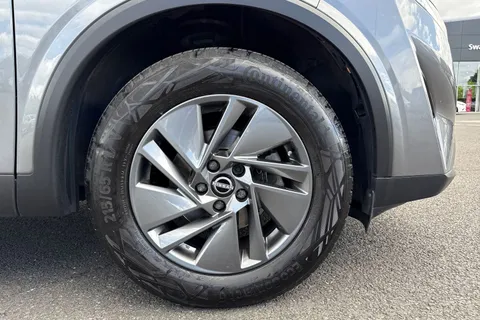 LV25UOC Nissan Qashqai 1.3 DIG-T MHEV Acenta Premium Euro 6 (s/s) 5dr Thumbnail #11