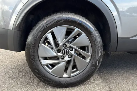 LV25UOC Nissan Qashqai 1.3 DIG-T MHEV Acenta Premium Euro 6 (s/s) 5dr Thumbnail #12