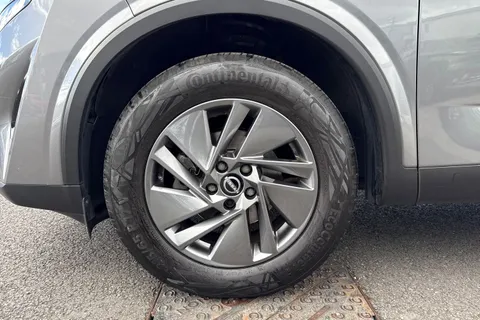 LV25UOC Nissan Qashqai 1.3 DIG-T MHEV Acenta Premium Euro 6 (s/s) 5dr Thumbnail #13
