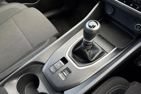 LV25UOC Nissan Qashqai 1.3 DIG-T MHEV Acenta Premium Euro 6 (s/s) 5dr Thumbnail #24