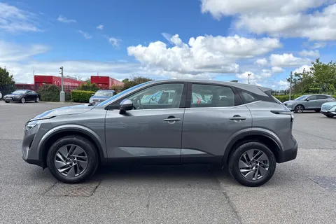 LV25UOC Nissan Qashqai 1.3 DIG-T MHEV Acenta Premium Euro 6 (s/s) 5dr Thumbnail #31
