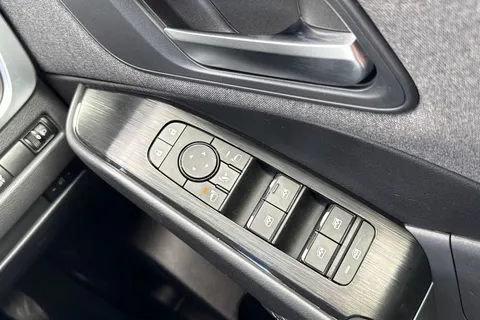 LV25UOC Nissan Qashqai 1.3 DIG-T MHEV Acenta Premium Euro 6 (s/s) 5dr Thumbnail #39