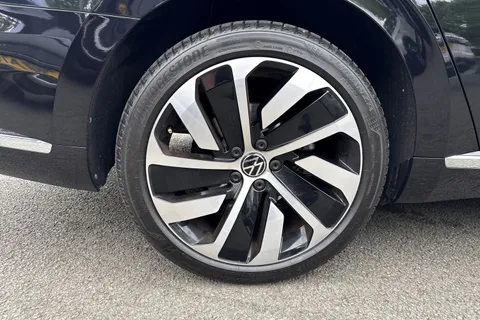 DA75HYH Volkswagen Arteon 1.4 TSI eHybrid R-Line 5dr DSG | Panoramic Sunroof | Adaptive Cruise Contro Thumbnail #11