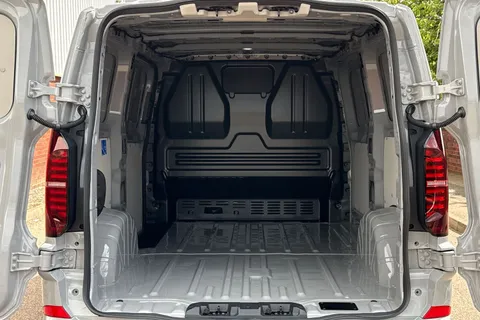 KY26NGN Volkswagen E-Transporter 136PS 100kW 65kWh Commerce Plus Van Auto Thumbnail #8