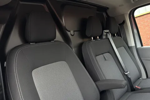KY26NGN Volkswagen E-Transporter 136PS 100kW 65kWh Commerce Plus Van Auto Thumbnail #25