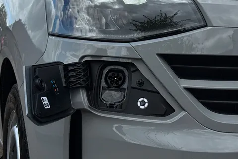 KY26NGN Volkswagen E-Transporter 136PS 100kW 65kWh Commerce Plus Van Auto Thumbnail #33