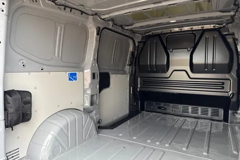 KY26NGN Volkswagen E-Transporter 136PS 100kW 65kWh Commerce Plus Van Auto Thumbnail #44