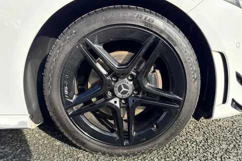 CN70WOM Mercedes-Benz A Class 2.0 A200d AMG Line (Premium 2) 8G-DCT Euro 6 (s/s) 4dr Thumbnail #8