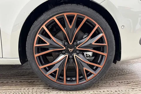 KW75TNE CUPRA Leon 1.5 eTSI 150 V3 5dr DSG **Delivery Mileage** Thumbnail #5