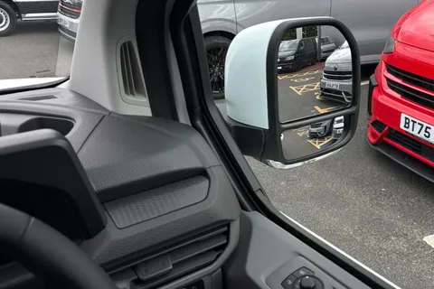 KR26GFJ Volkswagen E-Transporter 136PS 100kW 65kWh Commerce Plus Van Auto Thumbnail #22