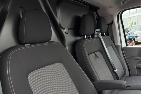 KR26GFJ Volkswagen E-Transporter 136PS 100kW 65kWh Commerce Plus Van Auto Thumbnail #25