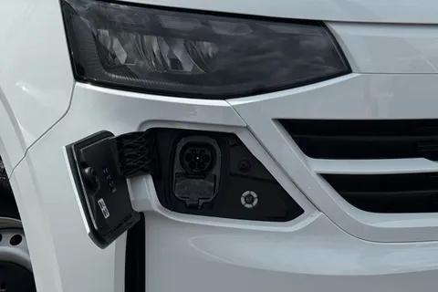 KR26GFJ Volkswagen E-Transporter 136PS 100kW 65kWh Commerce Plus Van Auto Thumbnail #32