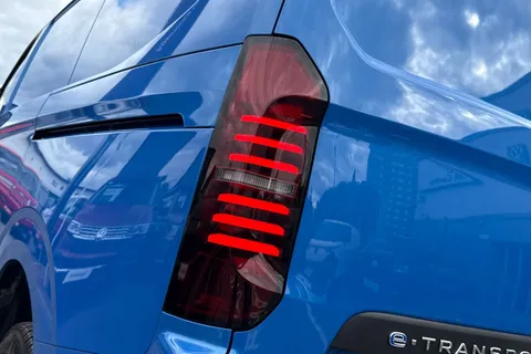 KR26GBU Volkswagen E-Transporter 136PS 100kW 65kWh Commerce Plus Van Auto Thumbnail #35