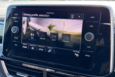 ML72YEE Volkswagen T-Roc 1.5 TSI R-Line 5dr ⭐1 Year VW Warranty⭐ Thumbnail #49