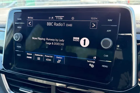 ML72YEE Volkswagen T-Roc 1.5 TSI R-Line 5dr ⭐1 Year VW Warranty⭐ Thumbnail #50