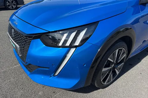 DE22MUB PEUGEOT 208 1.2 PureTech GT Euro 6 (s/s) 5dr Thumbnail #27