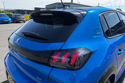 DE22MUB PEUGEOT 208 1.2 PureTech GT Euro 6 (s/s) 5dr Thumbnail #33