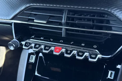 DE22MUB PEUGEOT 208 1.2 PureTech GT Euro 6 (s/s) 5dr Thumbnail #56