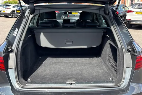KW19VDX Audi A4 Avant 2.0 TDI 40 S line S Tronic quattro Euro 6 (s/s) 5dr Thumbnail #8