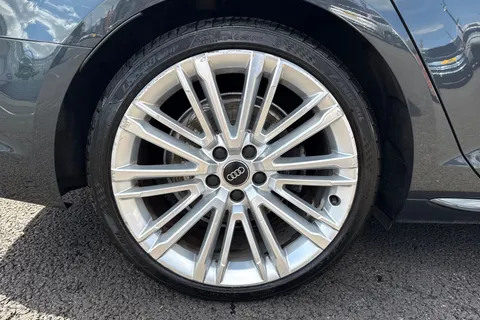 KW19VDX Audi A4 Avant 2.0 TDI 40 S line S Tronic quattro Euro 6 (s/s) 5dr Thumbnail #11