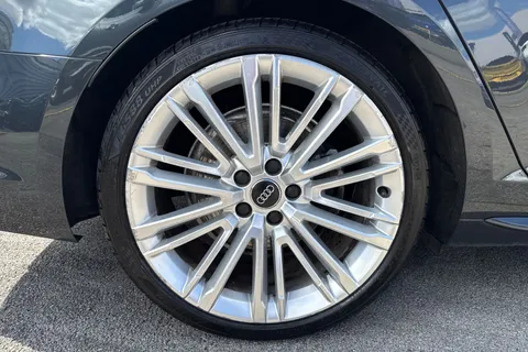 KW19VDX Audi A4 Avant 2.0 TDI 40 S line S Tronic quattro Euro 6 (s/s) 5dr Thumbnail #12