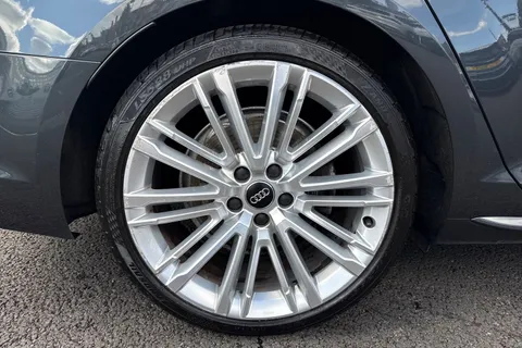 KW19VDX Audi A4 Avant 2.0 TDI 40 S line S Tronic quattro Euro 6 (s/s) 5dr Thumbnail #14