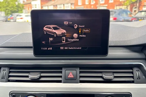 KW19VDX Audi A4 Avant 2.0 TDI 40 S line S Tronic quattro Euro 6 (s/s) 5dr Thumbnail #18