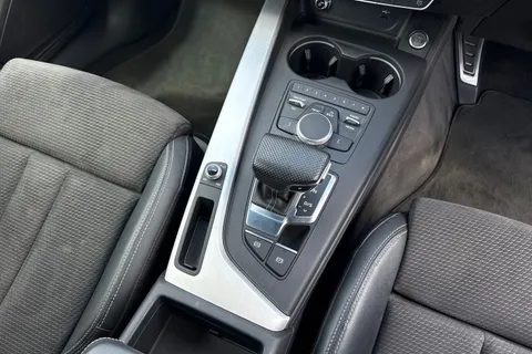 KW19VDX Audi A4 Avant 2.0 TDI 40 S line S Tronic quattro Euro 6 (s/s) 5dr Thumbnail #24
