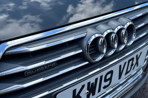 KW19VDX Audi A4 Avant 2.0 TDI 40 S line S Tronic quattro Euro 6 (s/s) 5dr Thumbnail #35