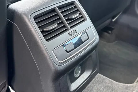 KW19VDX Audi A4 Avant 2.0 TDI 40 S line S Tronic quattro Euro 6 (s/s) 5dr Thumbnail #41