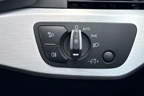 KW19VDX Audi A4 Avant 2.0 TDI 40 S line S Tronic quattro Euro 6 (s/s) 5dr Thumbnail #44