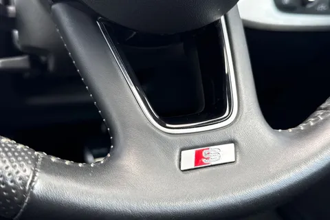 KW19VDX Audi A4 Avant 2.0 TDI 40 S line S Tronic quattro Euro 6 (s/s) 5dr Thumbnail #45