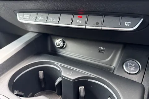 KW19VDX Audi A4 Avant 2.0 TDI 40 S line S Tronic quattro Euro 6 (s/s) 5dr Thumbnail #58