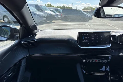DG25FWE PEUGEOT e-208 51kWh GT Auto 5dr (7.4kW Charger) Thumbnail #21