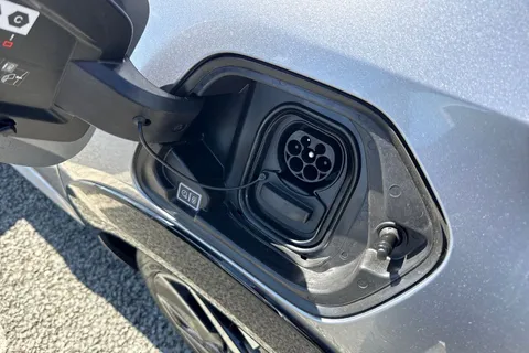 DG25FWE PEUGEOT e-208 51kWh GT Auto 5dr (7.4kW Charger) Thumbnail #33