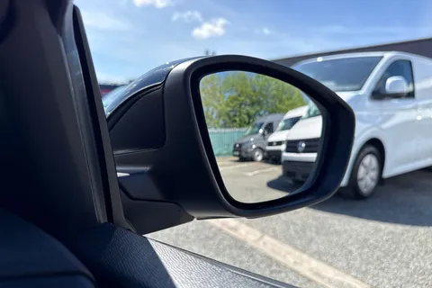 DG25FWE PEUGEOT e-208 51kWh GT Auto 5dr (7.4kW Charger) Thumbnail #37