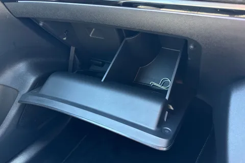 DG25FWE PEUGEOT e-208 51kWh GT Auto 5dr (7.4kW Charger) Thumbnail #42