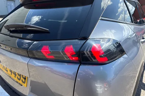 TRZ4499 PEUGEOT e-2008 50kWh Allure Premium Auto 5dr Thumbnail #8